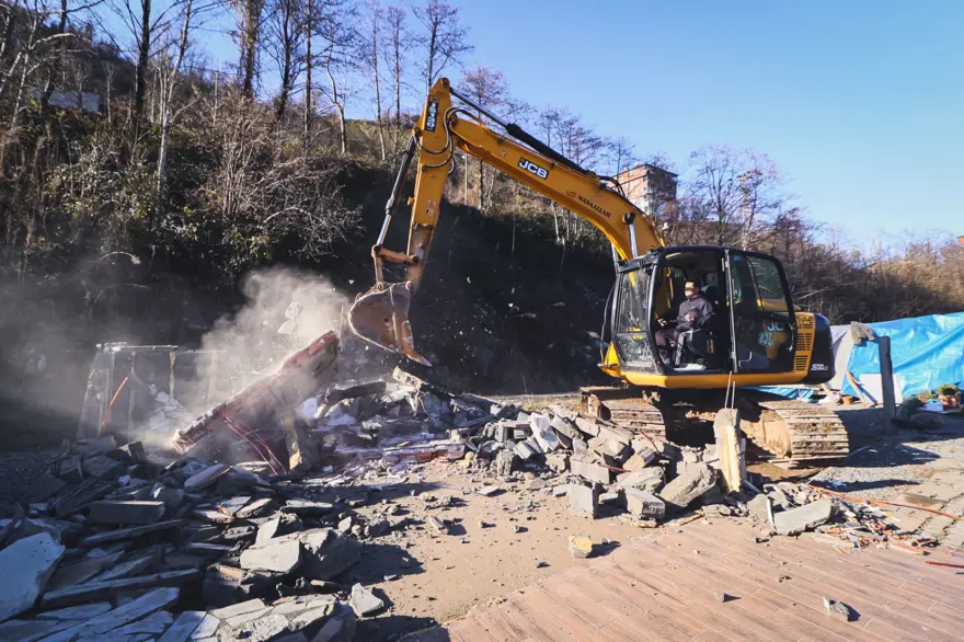 Fırtına Vadisi'ndeki ruhsatsız yapılar kaldırılıyor 6