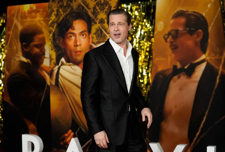Margot Robbie ve Brad Pitt'in başrolünde olduğu 'Babylon' prömiyerinde kırmızı halı şıklığı 5