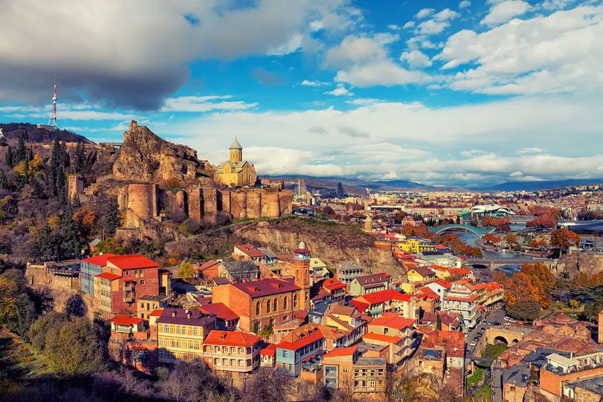 tiflis, tiflis seyahati, tiflis'te görülecek yerler, tiflis'te gezilecek yerler, tiflis gezi rehberi, tiflis rehberi, tiflis'te ne yenir, tiflis şarap, tiflis restoranlar 1