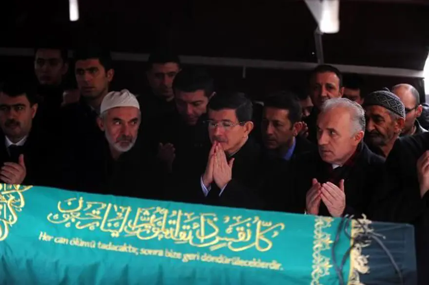 Davutoğlu gözyaşlarını tutamadı 4 Davutoğlu gözyaşlarını tutamadı 4