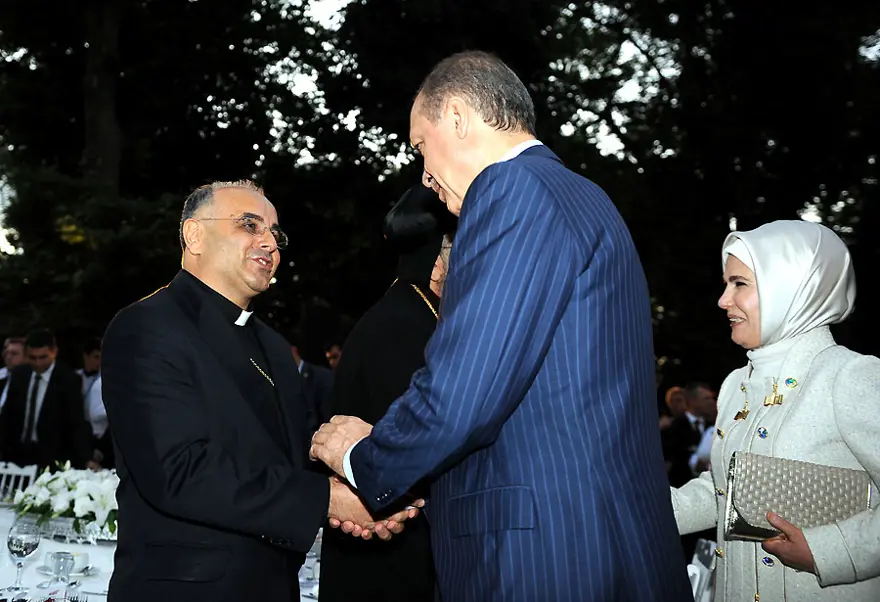 Azınlık temsilcileriyle iftar 15