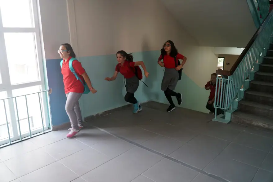 Okullar açıldı (18 milyon öğrenci ders başı yaptı) 32