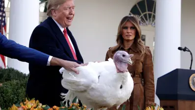 ABD Başkanı Trump, Şükran Günü için iki hindiyi affetti