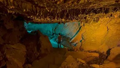 Astım ve nefes darlığına iyi geldiğine inanılıyor: Sıcaktan bunalanalar bu mağaraya geliyor