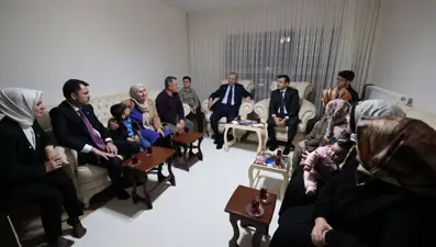 Cumhurbaşkanı Erdoğan, depremzedeleri ziyaret etti