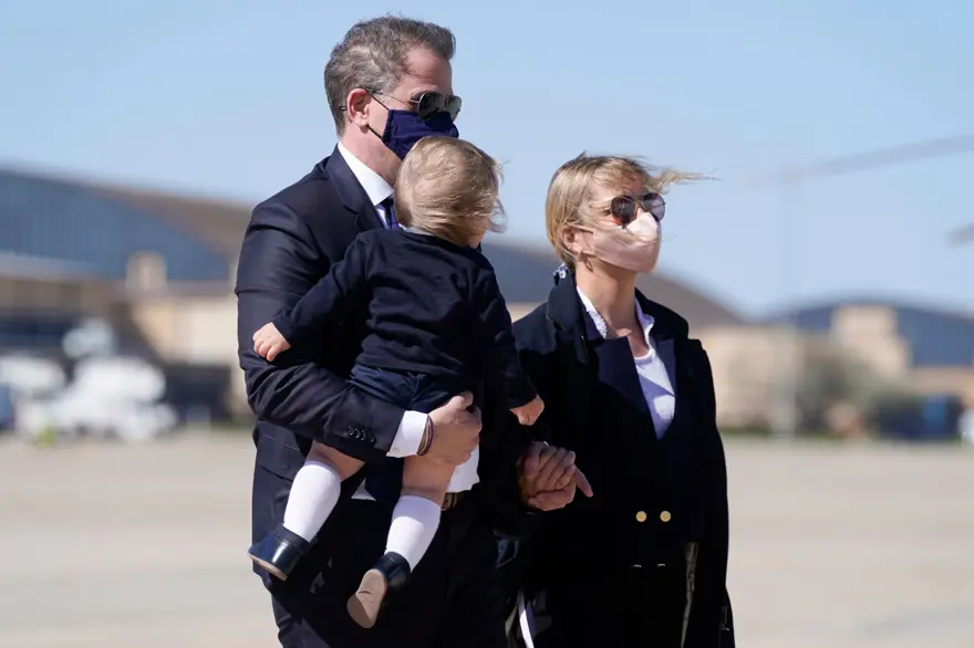 Hunter Biden'ın striptizciyi işe aldığı ortaya çıktı 5