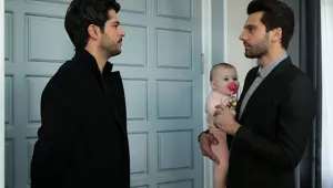 Emir, Kemal’i köşeye sıkıştırıyor (Kara Sevda 48. bölüm) Emir, Kemal’i köşeye sıkıştırıyor (Kara Sevda 48. bölüm)