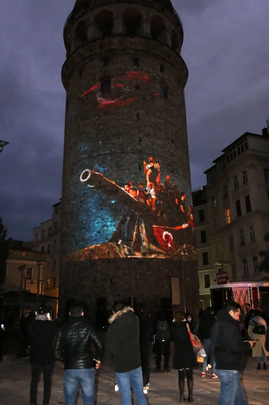 İstiklal Marşı'nın kabulünün 100'üncü yılına özel Galata Kulesi'nde gösteri 1