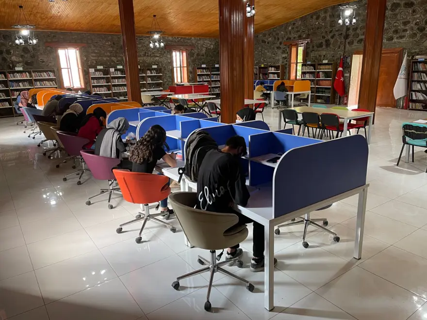 49 yıl cezaevi olarak kullanılan taş bina kütüphaneye dönüştü 3