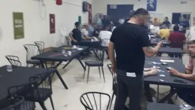 İzmir’de mobilya atölyesine kumar baskını: 30 kişi suçüstü yakalandı