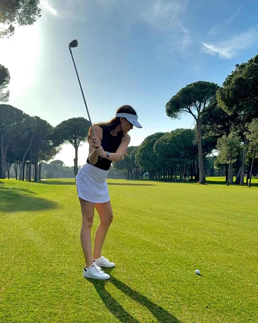 Fahriye Evcen golfteki hünerlerini sergiledi 4