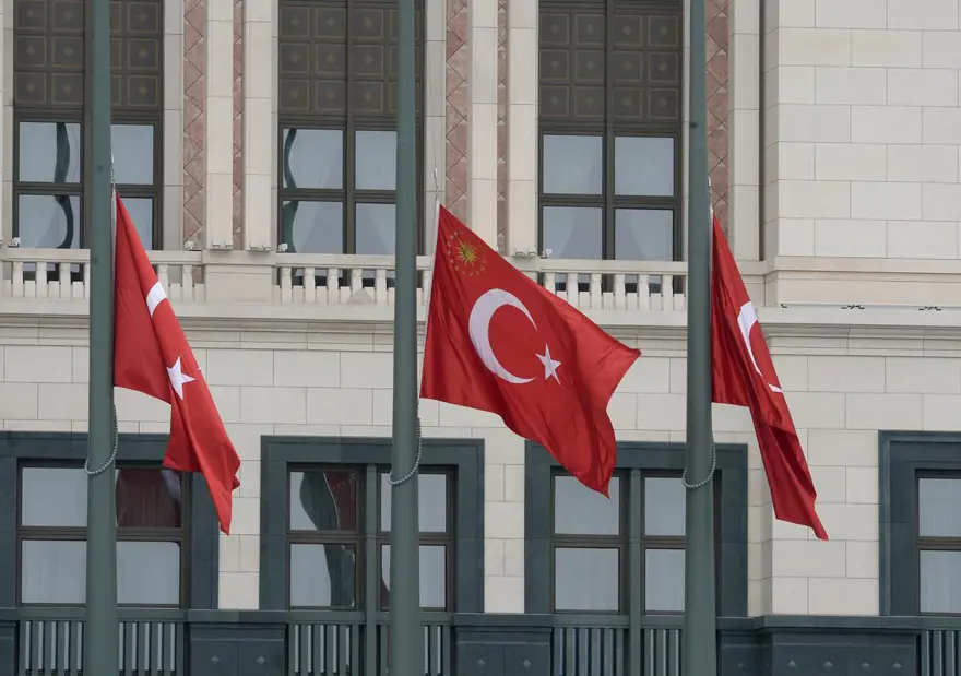 Türk Bayraklar yarıya indirildi 11