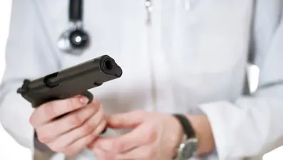 Üsküdar'da bir doktor tutuklandı: Personelini silahla tehdit etti, hastalara biber gazı sıktı