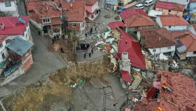 Heyelan köyü ikiye bölmüştü: Günebakan Köyü'nde afet evleri yapılacak