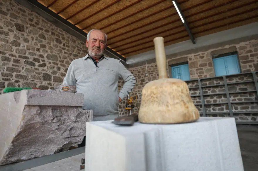 Bergama Antik Kenti'ndeki 2 bin yıllık eserlere usta dokunuşu 2