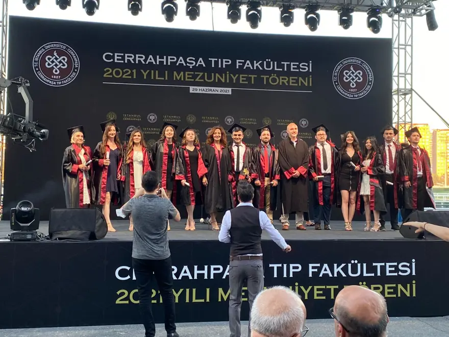 VELİEFENDİ'DE MEZUNİYET TÖRENİ VELİEFENDİ'DE MEZUNİYET TÖRENİ