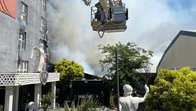 İzmir'de metruk binada yangın