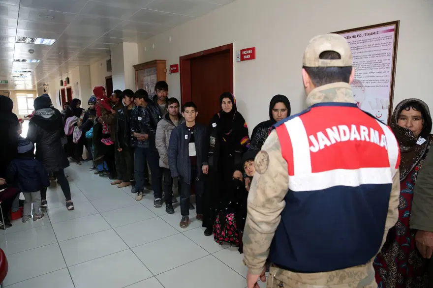 Erzincan'da bir otobüste 165 kaçak göçmen 10