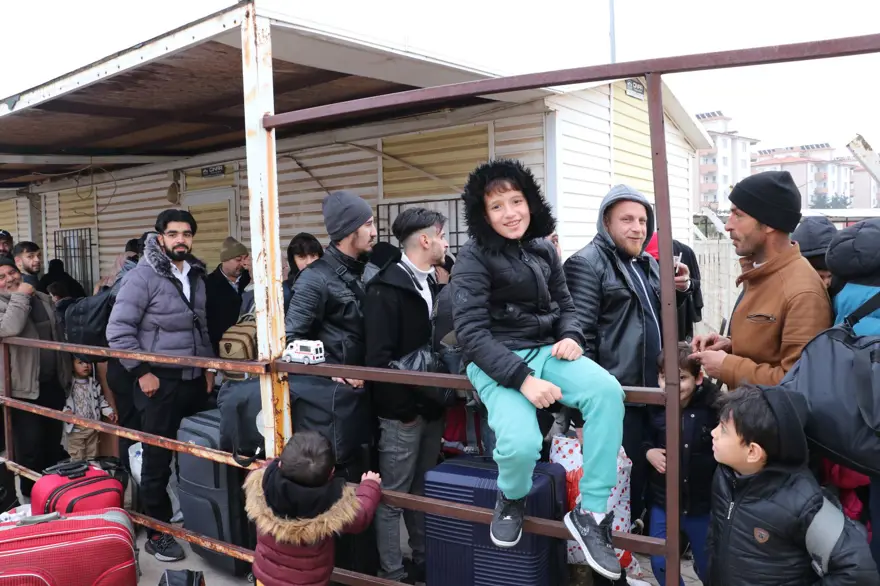 Türkiye'deki Suriyeliler ülkelerine dönüyor: Öncüpınar Gümrük Kapısı'nda yoğunluk 5