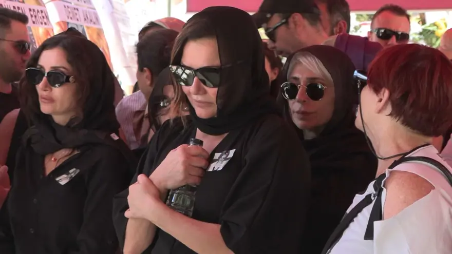 Deniz Seki annesine veda etti 3