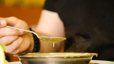 Tek kaşıkta vücuda enerji veren çorba: Tuzlama çorbası nası yapılır? Esnaf lokantası tadında tuzlama tarifi