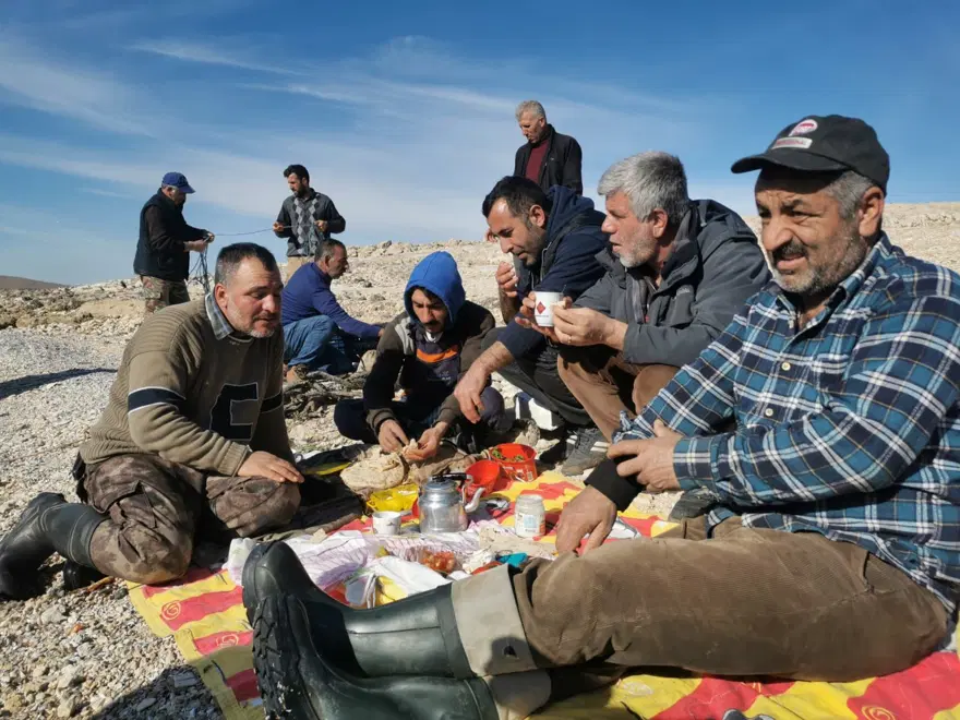 "AĞLARI ÇEKTİĞİMİZ ZAMAN PARMAKLARIMIZ DONUYOR" 6 "AĞLARI ÇEKTİĞİMİZ ZAMAN PARMAKLARIMIZ DONUYOR" 6
