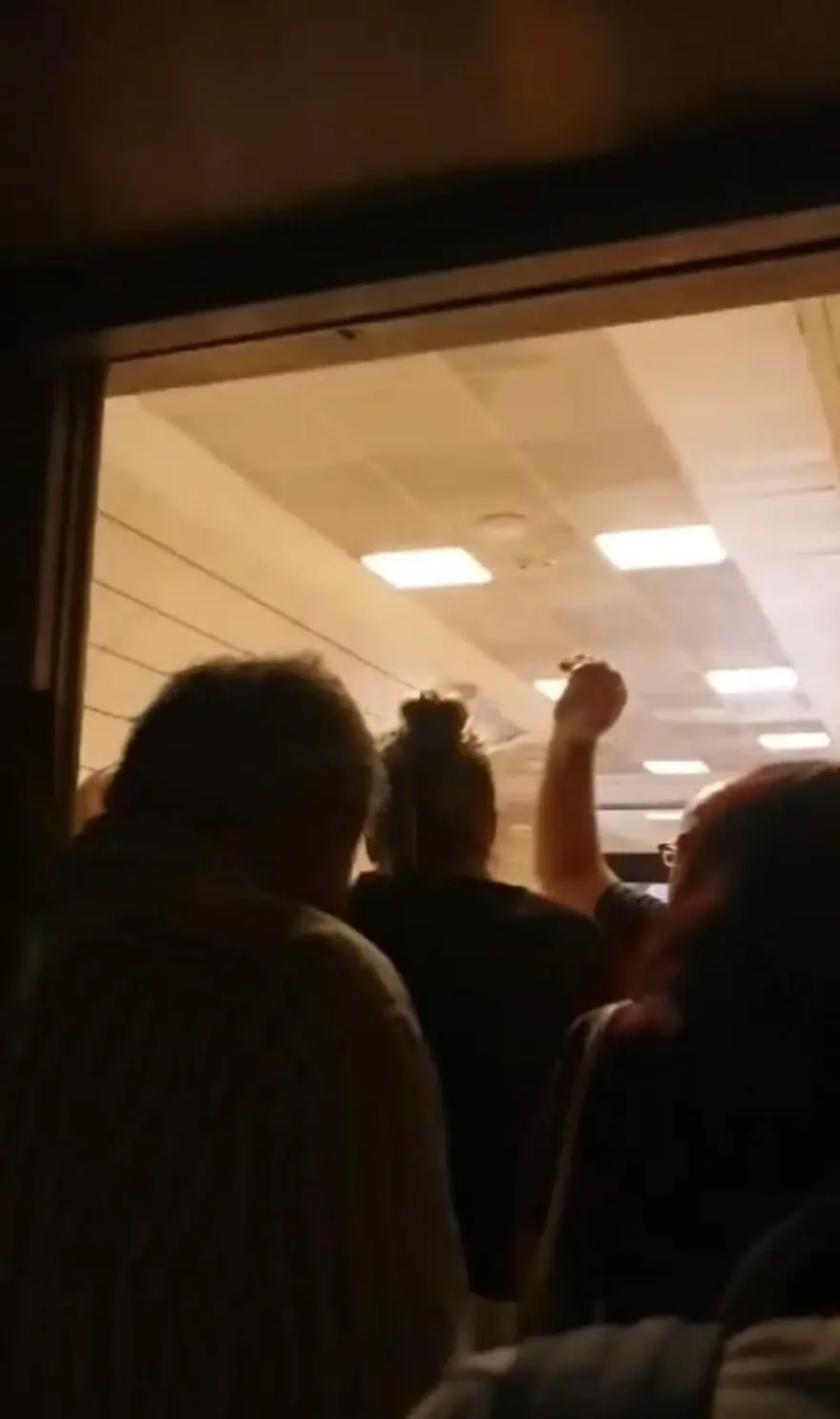 İstanbul'da korku dolu anlar! 6 kişi mahsur kaldı, havasızlıktan fenalaştılar 1