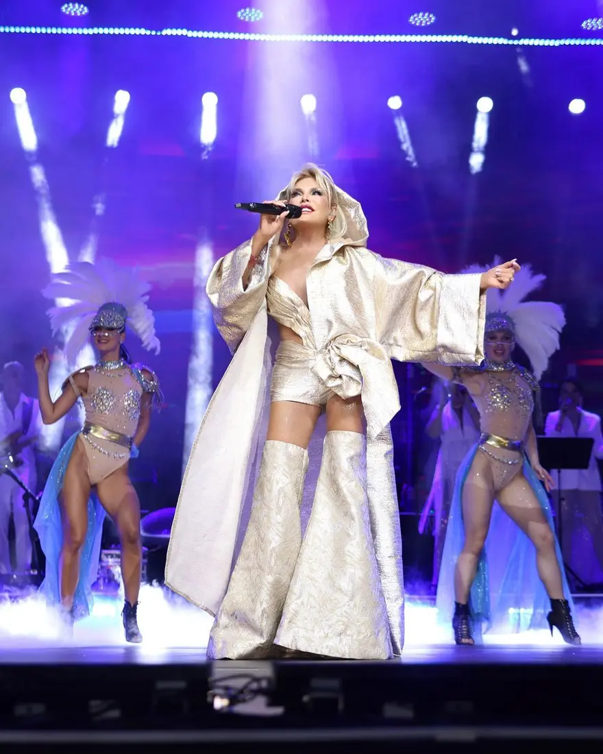 Sahneye bir saat geç çıkmıştı: Ajda Pekkan'dan özür 1