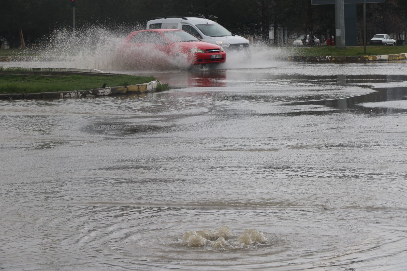 Bu 4 ilde yaşayanlar dikkat! Meteoroloji saat verdi, kuvvetli geliyor