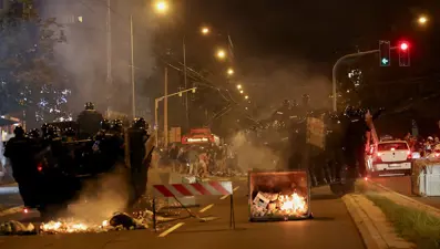 Belgrad sokakları yine karıştı