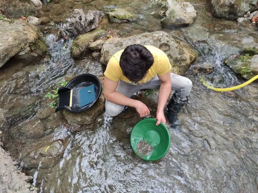 Derelerden altın toplayıp servet kazanıyorlar 4 Derelerden altın toplayıp servet kazanıyorlar 4