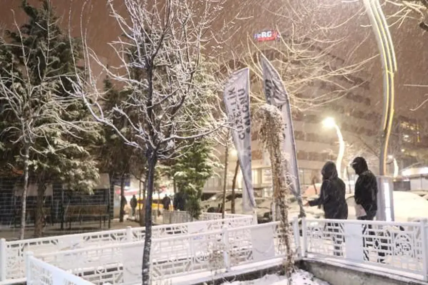 Birçok ilde kar etkili oldu: Yollar kapandı 16