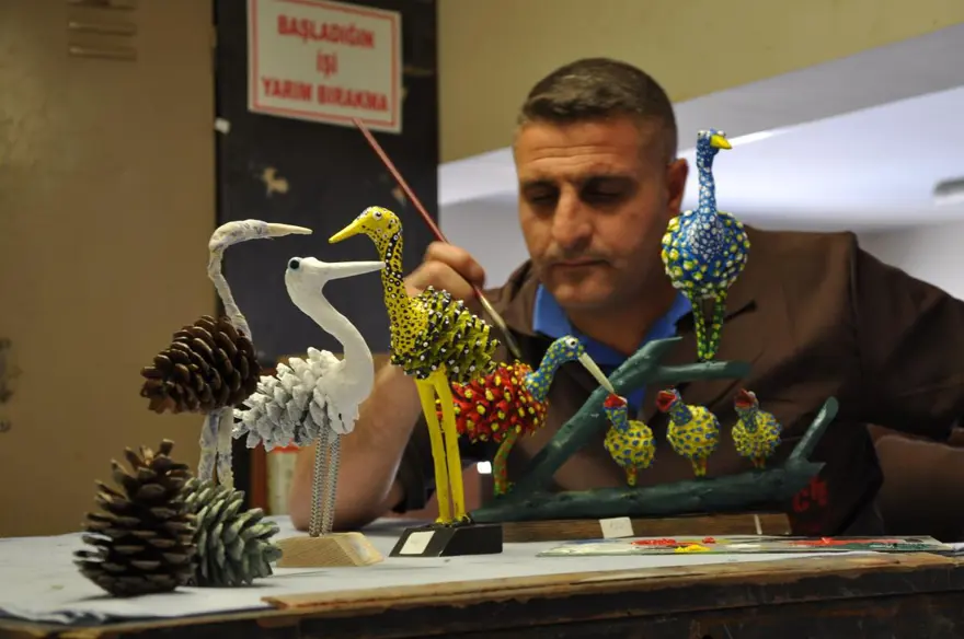 Kozalaklardan sanat eserine 6