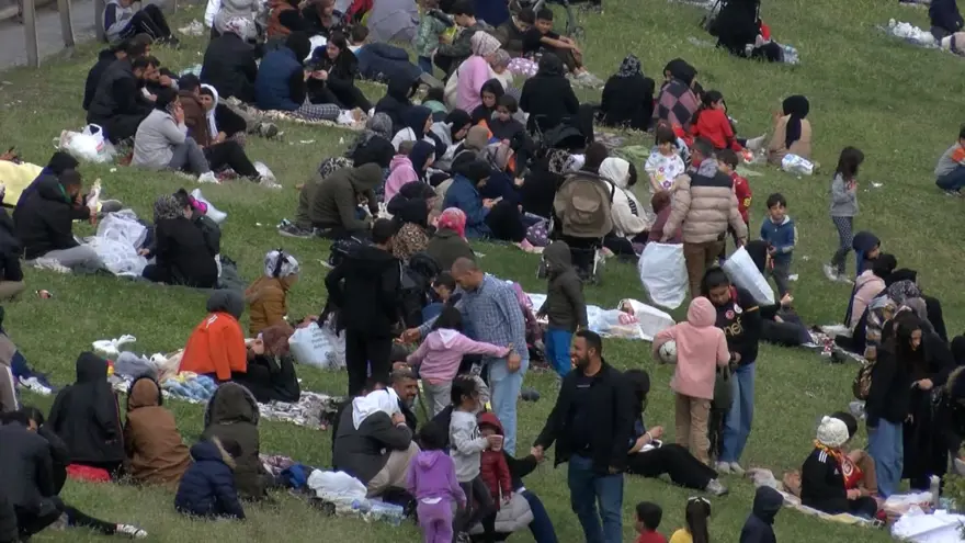Depremin ardından park ve bahçeler doldu 2