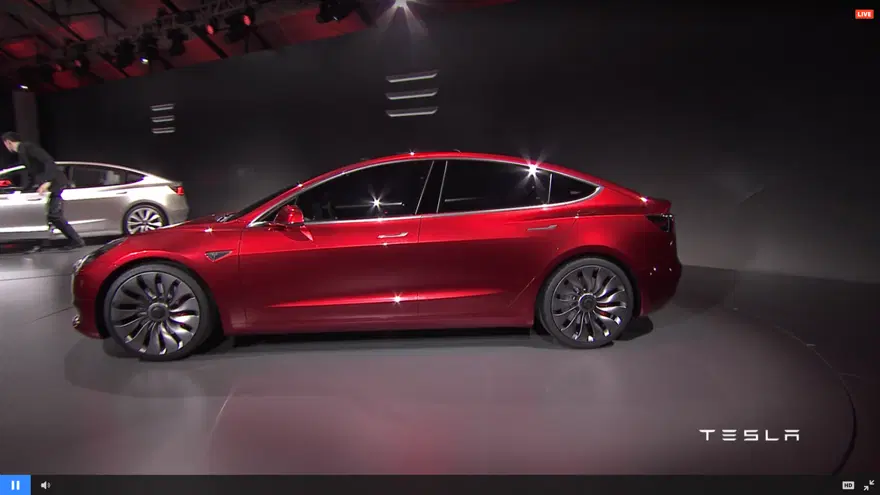 Tesla Model 3 görücüye çıktı 18