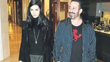 Cem Yılmaz ve Ahu Yağtu el ele