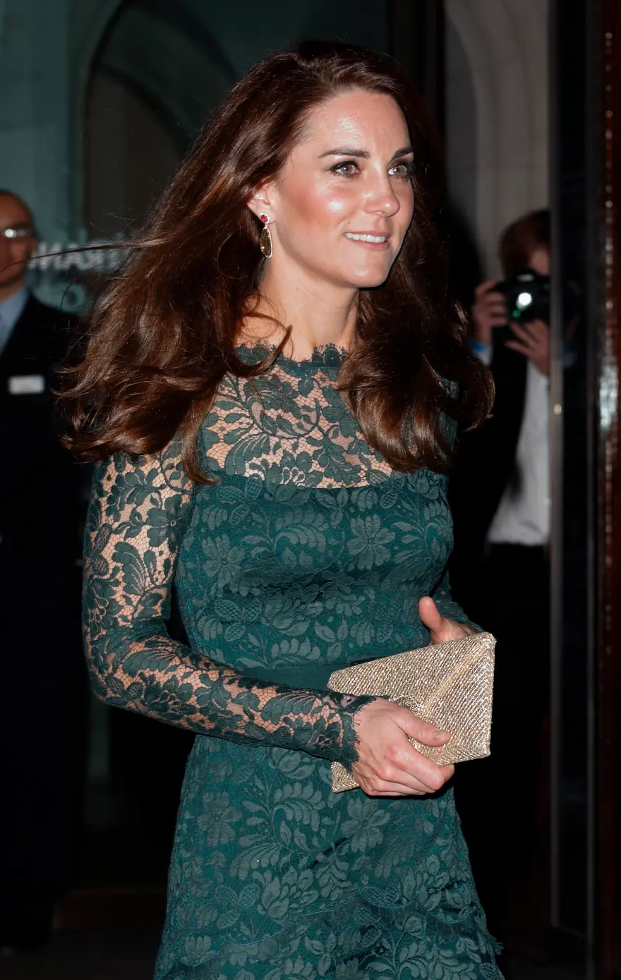 Kate Middleton’ın sanat şıklığı 16
