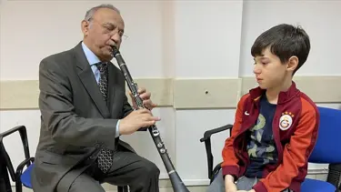 Klarnet sanatçısı Türkan Kandıralı, yarım asrı aşan tecrübesiyle yeni müzisyenler yetiştiriyor