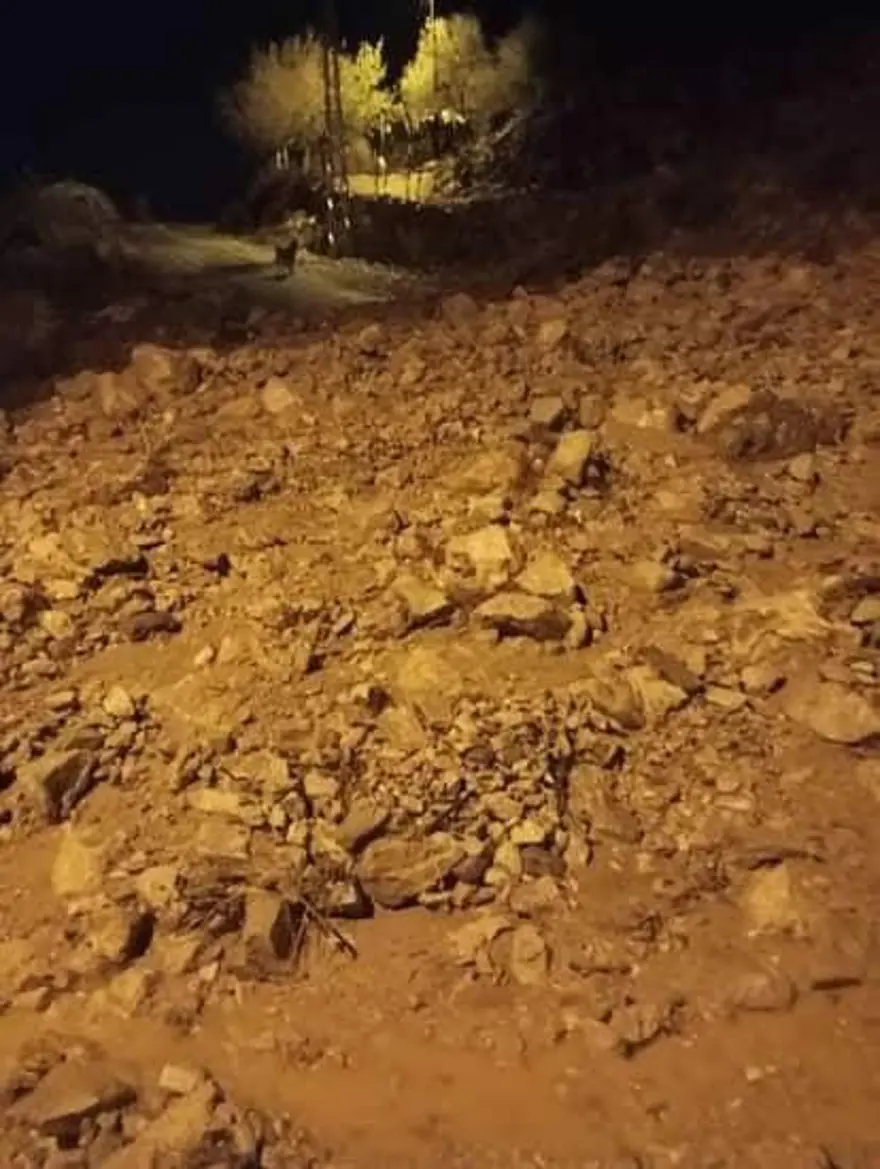 Hatay'da şiddetli sağanak: Yollar suyla doldu, araçlar mahsur kaldı 2