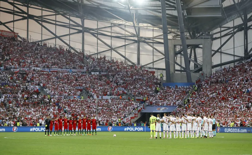 EURO 2016'da İstanbul için saygı duruşu 1
