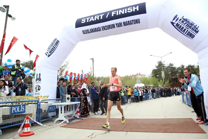 1. Uluslararası Erzurum Yarı Maratonu koşuldu 11 1. Uluslararası Erzurum Yarı Maratonu koşuldu 11