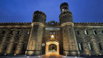 Hapishane lüks otel oldu