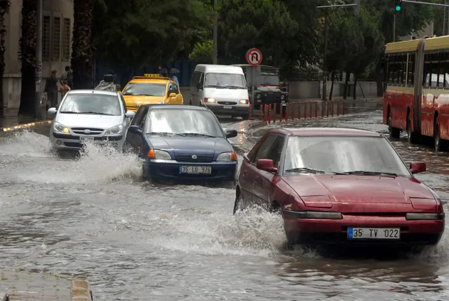 Yağmur İzmir'i felç etti 6