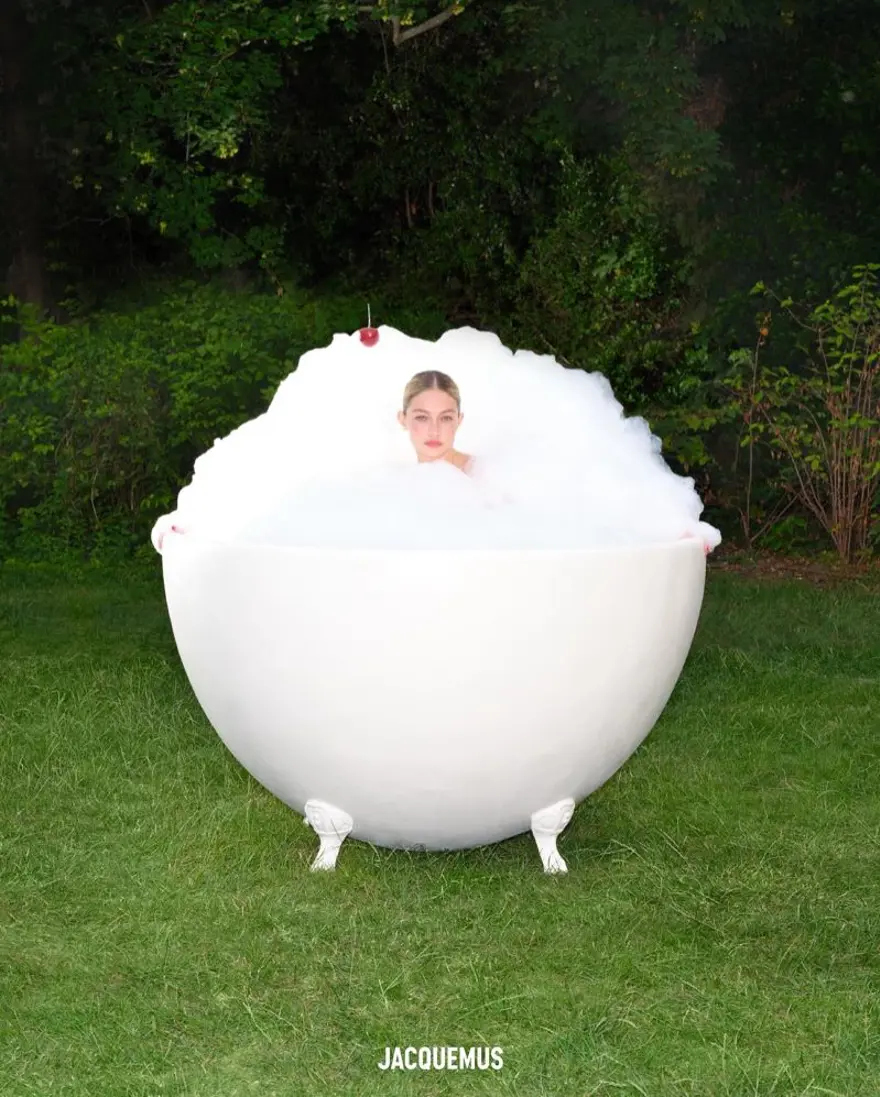 Gigi Hadid'ten yerçekimine karşı koyan eğlenceli tasarımlar 5