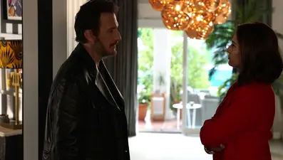 Merve, Kerim’den intikam almaya soyunuyor (Ufak Tefek Cinayetler)