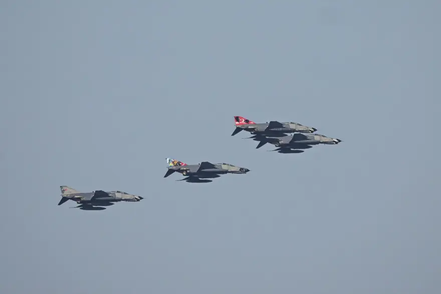 Türk Yıldızları ve SOLOTÜRK 100. yıl için İstanbul semalarında 16