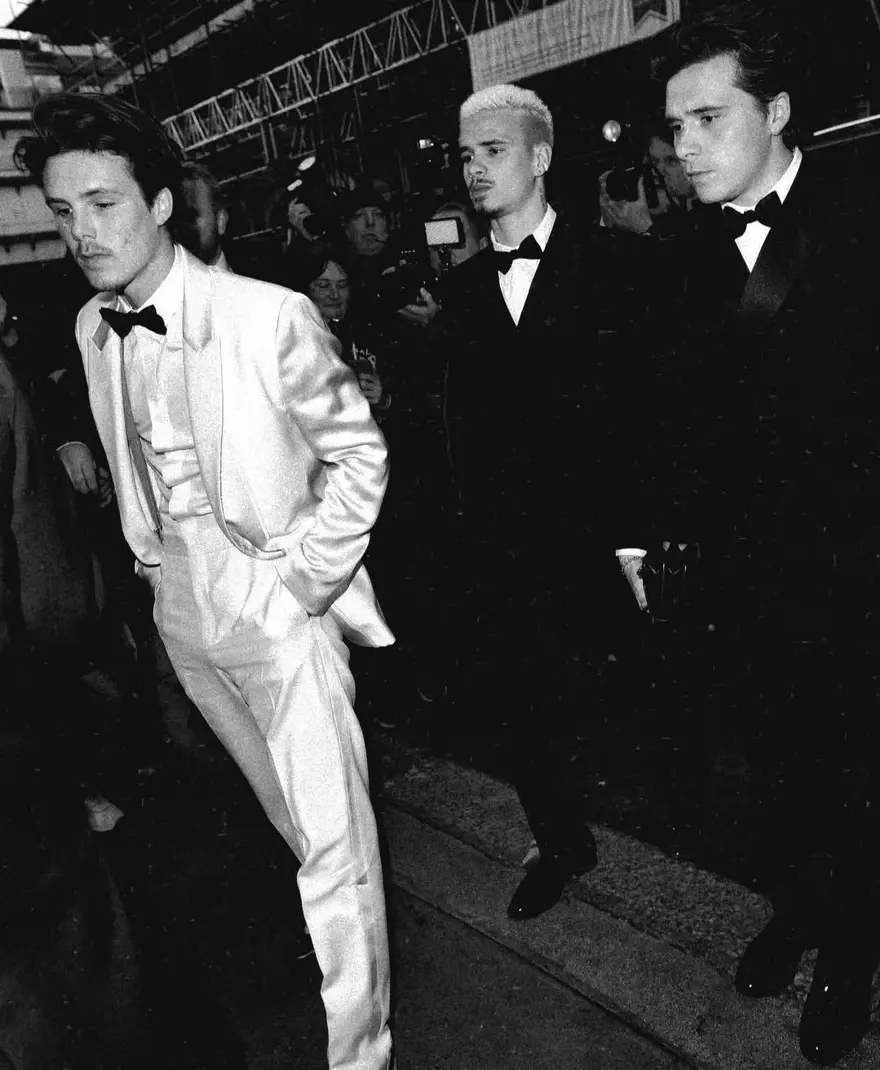 ARALIK AYINDA BU YANA KONUŞMUYORLAR 5 ARALIK AYINDA BU YANA KONUŞMUYORLAR 5