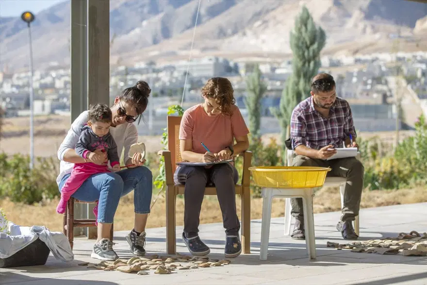 Arkeolog çiftin bebeği Sarya Hasankeyf kazı ekibinin neşe kaynağı oldu 17 Arkeolog çiftin bebeği Sarya Hasankeyf kazı ekibinin neşe kaynağı oldu 17