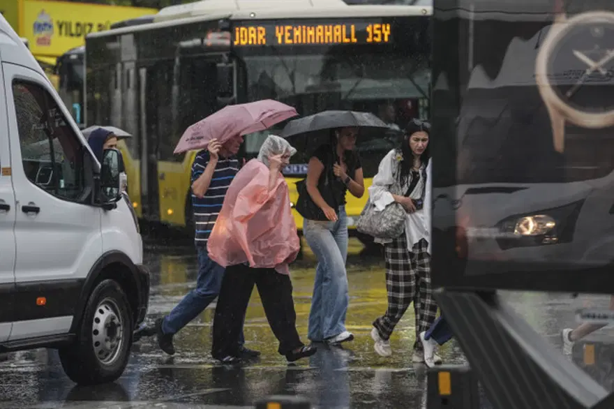 İstanbul'da sonbahar provası. Hava bir anda soğuyacak, sağanak bastıracak 8