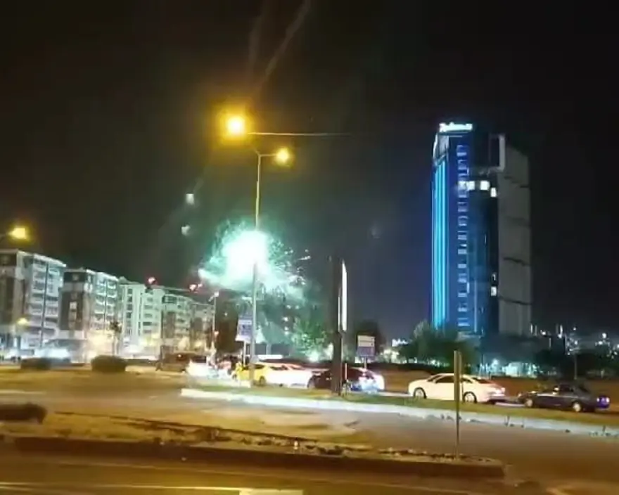 Bursaspor’un kaldığı otelin çevresinde havai fişek atan taraftarlar gözaltına alındı 